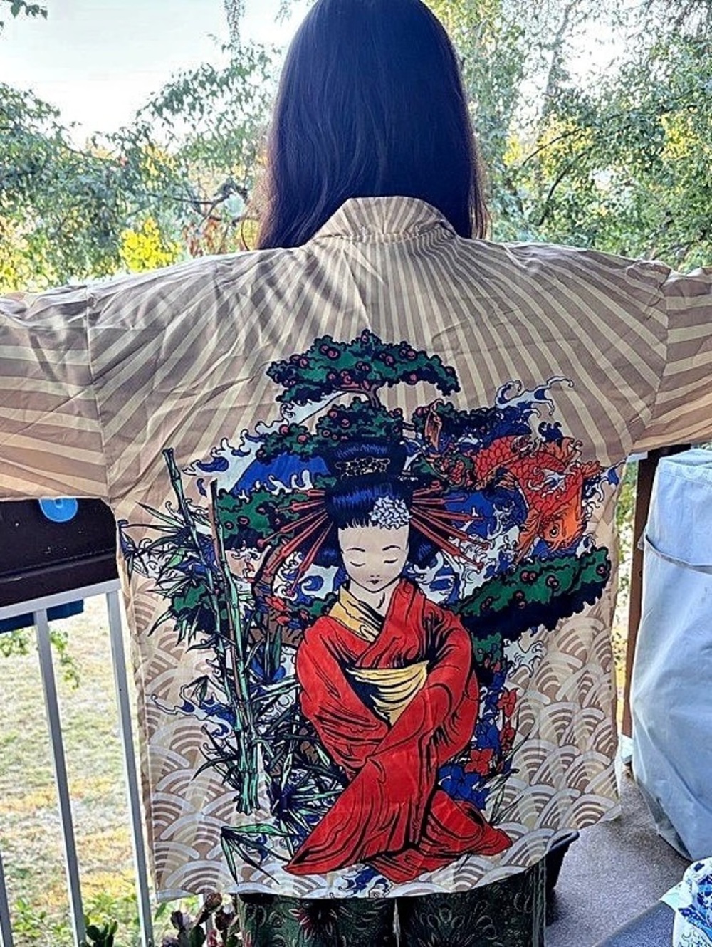 Printed Kimono Gold Rays with Japanese lady Like New 2XL